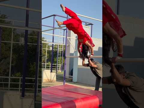 Desi ladki ka stunt #action #stunt #acrobatics #flip #couplegoals #gymnast #viralshorts #flip