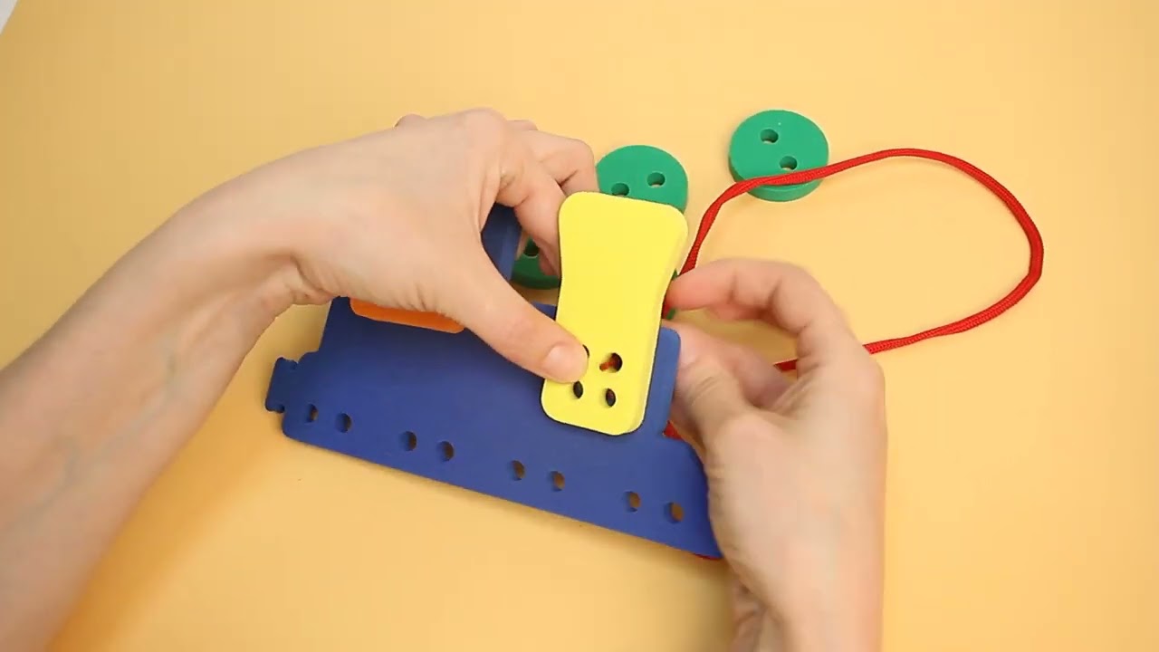 Игрушка-шнуровка El`Basco Toys Паровоз - видео