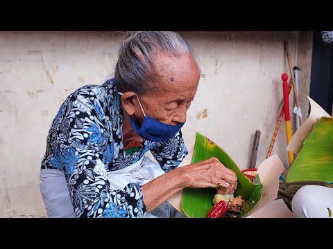 Hardworking Grandma Selling Traditional Indonesian Dessert - Indonesian Street Food