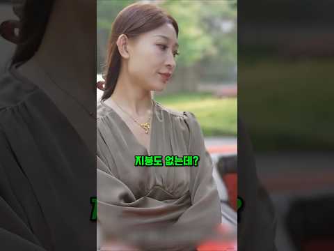 남의 차 위에 올라타더니… 알고 보니 페라리 주인?