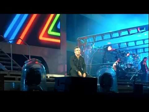Progress Live 2011: Robbie Performs At Cardiff (14 June)