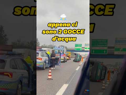 Milano in CORTOCIRCUITO  ⚡️ #Milano #Teslari #traffico #tangenziale #allagata #pioggia  #auto