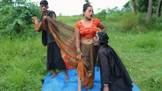 सन्नी लियोन बनने के लिए चटवाना होगा ||