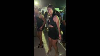 Chica de negro Bailando "La Boda del Huitlacoche"