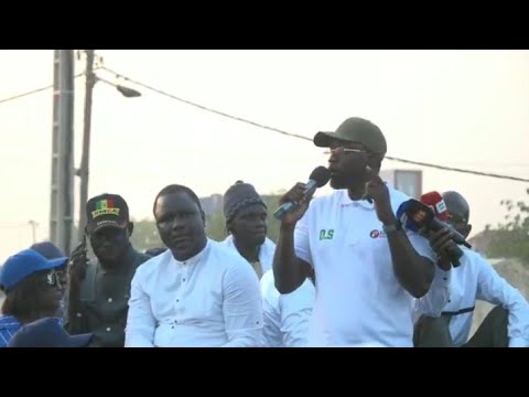 Sonko, leader de Pastef, sillonne le Sénégal en campagne pour les législatives de novembre 2024