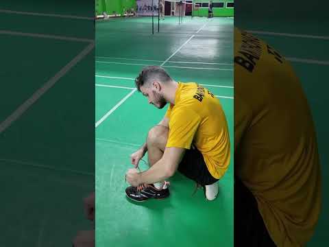 Le mec qui essai de t’impressionner au badminton