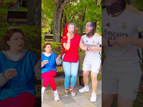 The girl pretended to be Ronaldo's wife...😮🤫 #pranks #alexlips #footballteam