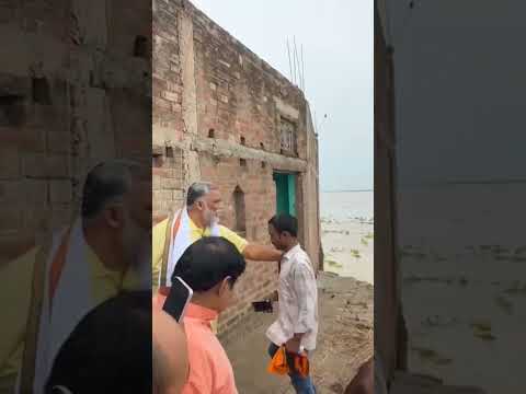,आरा के साहपुर विधानसभा के जवनिया में गंगा के कटाव निरीक्षण के दौरान बाल बाल बचे पप्पू यादव ग्रामीनो