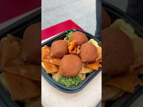 ال٣ سندوتشات والوجبة ب٢٠٠ جنيه عند عروس الشام جنب هايبر وان الشيخ زايد