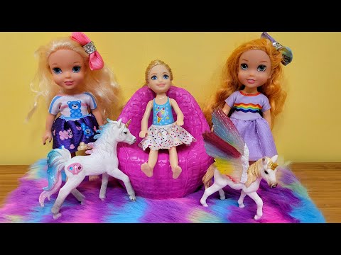 Grocery store play with Chelsea ! Elsa & Anna toddlers - Barbie dolls - shopping