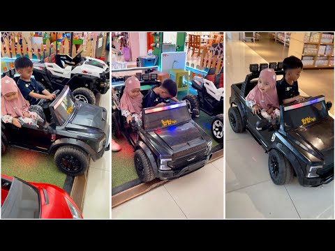 Naik mobil aki jepp di mall