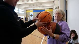 „Juventus“ kamuoliais nudžiugino Utenos mokyklų mokinius