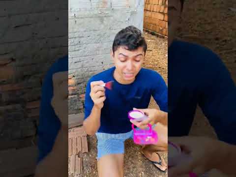 LAYLLA LEVOU A MAQUIAGEM PRA ELA😂😂😂