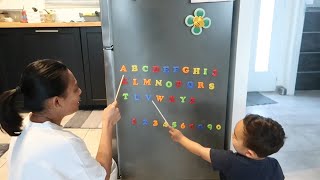 Théo belajar Huruf & Angka dalam bahasa Inggris & Prancis