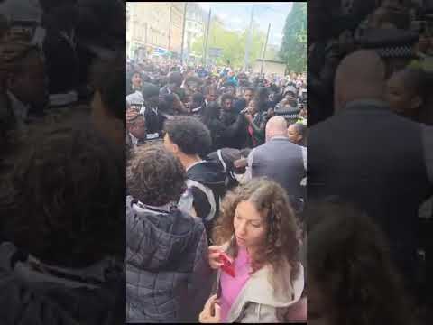 Manchester Teenagers Give Solitary Officer a Hard Time During Disturbance
