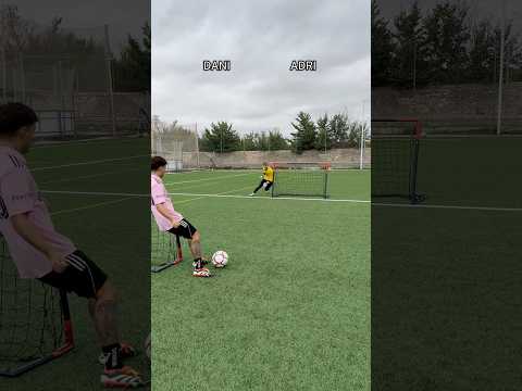 VELOCIDAD vs ​⁠@AdriContreras 🧤⚽️ #shorts #viralvideo #football #futbol #soccer #goalkeeper
