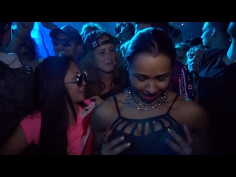 Dimitri Vegas & Like Mike - Booty Bounce vs. Sweet Dreams (Eurythmics) @ Tomorrowland 2015