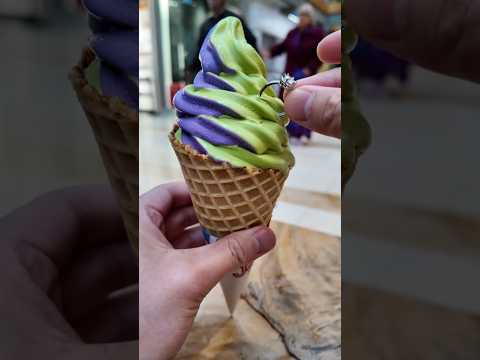 ‏هذا الشخص قرر أن يفاجئ حبيبته بطريقة غريبة لكن صار شيء !!! 💔😰 #shortvideo #shorts