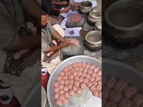 Making gushtaba the famous kashmiri dish wazwan #kashmiriflavours #kashmiristyle #foodie #gushtaba