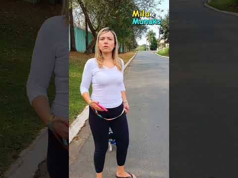 Tá correndo por que quer? Logo cedo... #dublagem #shorts #humor #maeefilha #milaemanuks