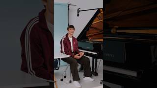 Le Normand nos enseña como toca el piano