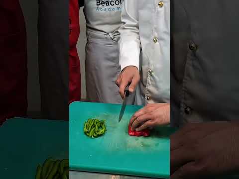 শেফ স্টাইলে পেয়াজ, ক্যাপসিকাম, সবজি কাটিং ট্রিকস যারা জানতে চেয়েছিলেন 😲🫡