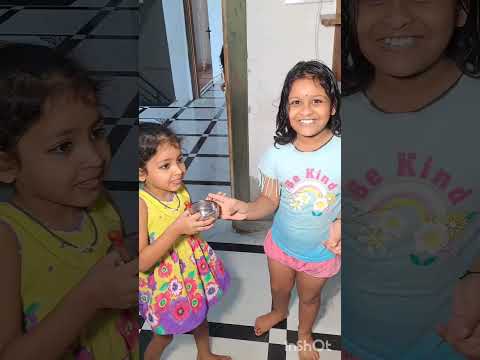 Cute baby ko chips 🍟 😍 kha rahi h #shortsfeed #trending #shortsviral