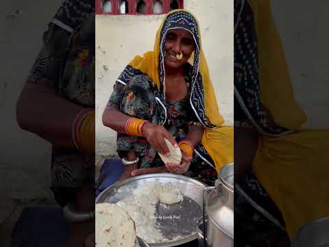राजस्थान के मेवाड़ और हरियाणा की प्रसिद्ध मक्की की रोटी😋rajasthani village Life and food #rurallife
