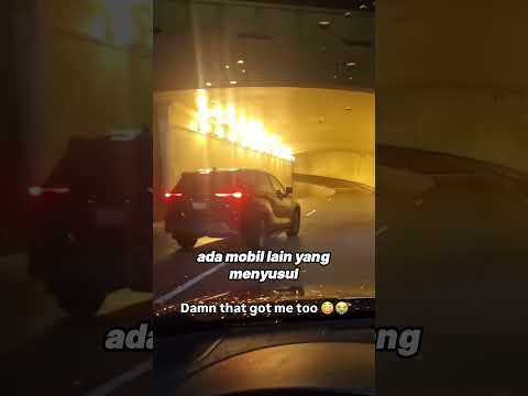 Kenapa Ada Lubang Raksasa Ditengah Jalan ?