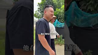 吊回来的铁皮房引发了很多热议，今天带大家来看看是怎么回事，学长这边的城边村宅基地很紧张，基本每一户门前都没有院子只是路，提前跟邻居商量好了怎么放置#湛江 #dou来广东百千万 #家庭日常