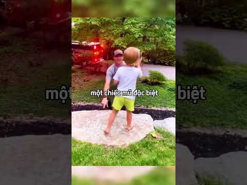 Cậu bé vẫy tay chiếc xe cứu hỏa và cái kết 😍