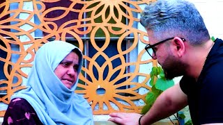 أبناء يطردون امهم  ويحترك جسمها من شدة الحر وشعة الشمس لأنها تنام على الرصيف 
