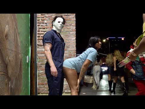 Michael Myers Picking up Girls