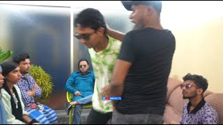 বড় ভাই ছোট ভাইয়ের সাথে শত্রুতামি করে বাসা থেকে বের হওয়ার রাস্তা বন্ধ করে দিলো ! ভালোবাসা এমনই হয় !