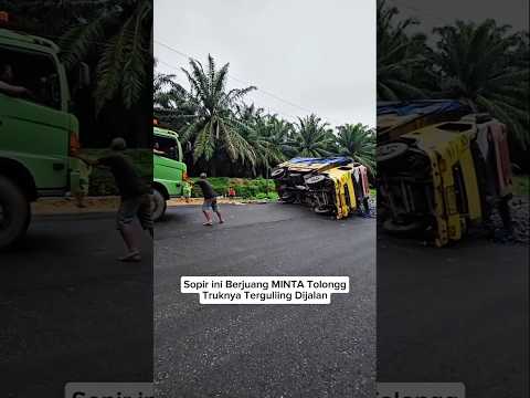 Sopir Ini Minta Tolongg Mobilnya Terguliink DIJALAN 😭 #shorts