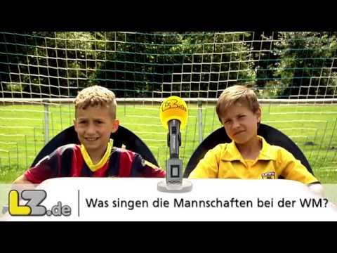 Kinder der F-Jugend des VfL Hiddesen erklären Fußball-Begriffe zur WM