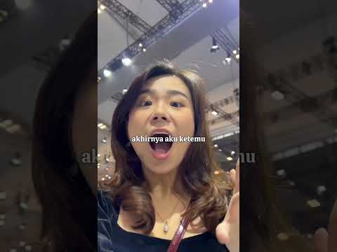 POV CEWE KE PAMERAN MOBIL