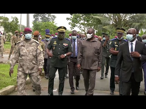 Le Ministre de la Défense Téné Birahima Ouattara en visite de travail au Camp militaire d’Akouedo