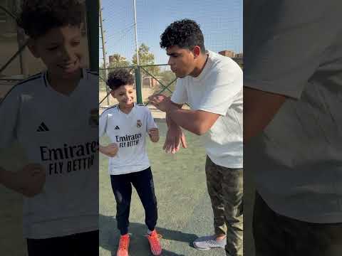 ‏الولد الأخرس يذهب إلى الملعب واللاعب يعملوا بشكل غير لائق ولكن يفوز على اللاعب في الآخر ￼