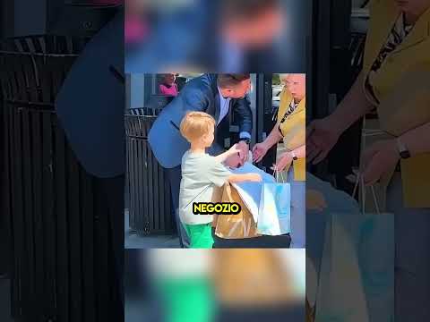 Questo padre ha dato al figlio una vera lezione di educazione 👏