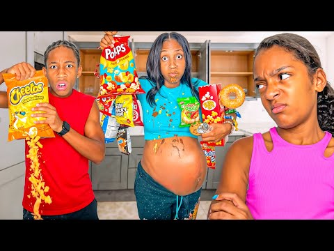 "PREGNANCY CRAVINGS" MOM WONT STOP EATING ALL THE SNACKS EP.3| Kota Cake