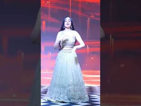 My last minute dance performance at my cousin's wedding 🙈❤️✨ #sangeetdance #sangeet #dancevideo