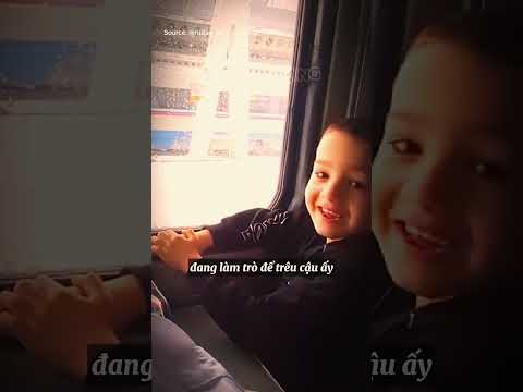 Cậu bé nhận ra mình và bố sắp chia xa