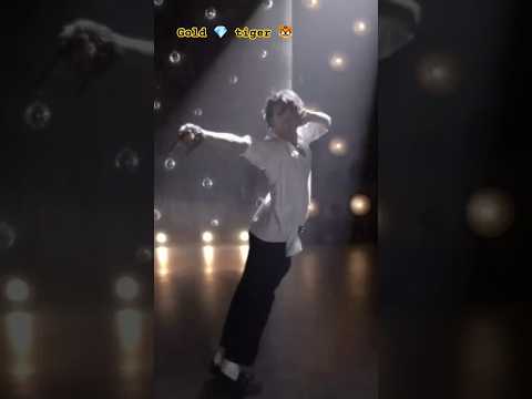 Gold 💎 Tiger 🐯 #tigershroff #dance
