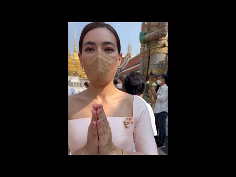 คิมเบอร์ลี่ไหว้พระทำบุญศาลหลักเมือง งามอย่างไทย