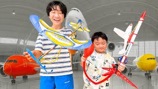 Yejun Plays with Airplane Toys & Visit Aviation Museum for Kids