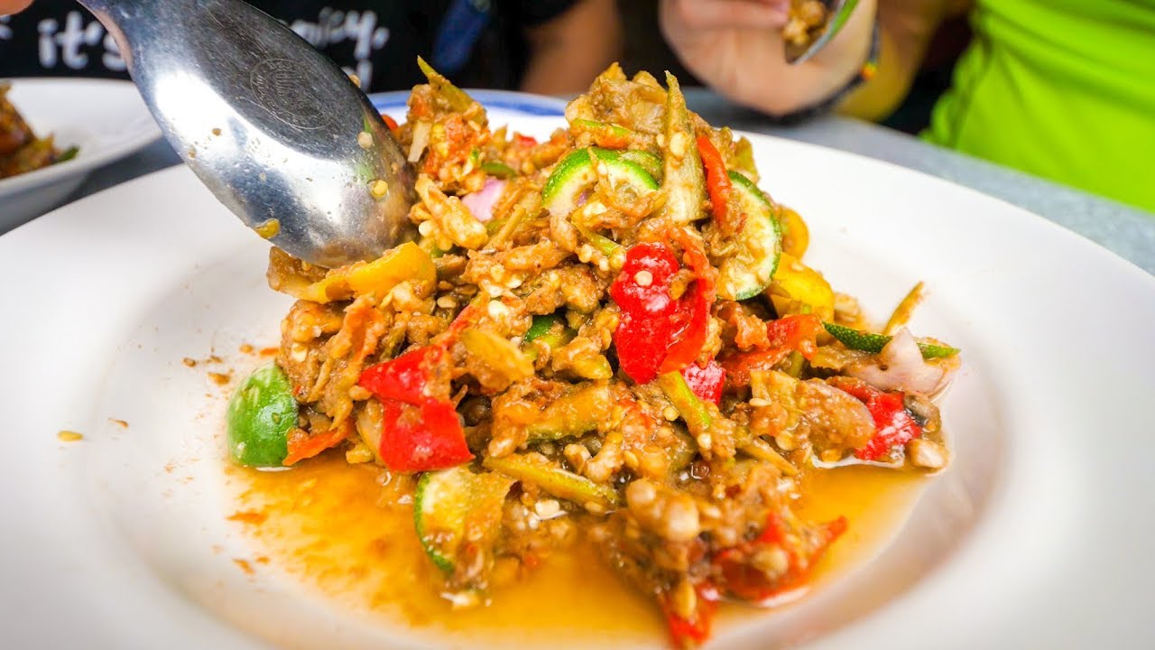 EXOTIC LAO FOOD - Bile Meat Laap, Green Banana Salad & Raw Duck Blood in Vientiane, Laos