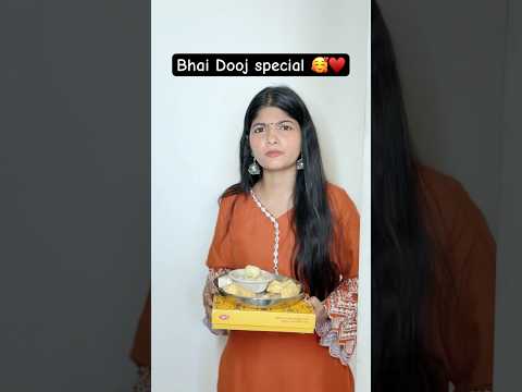 Bhai ka gift🥰♥️|| brother-sister love || tiyaa || shubham #foryou #trending #FestiveWithShorts