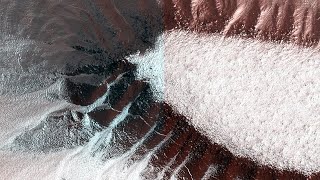 HIELO PURO EN LOS GLACIARES DE MARTE