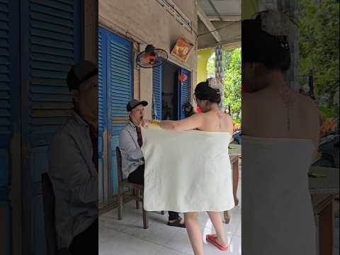 She is very fast 🥰😁 funny couple 🤣🤪#funny #couple #shorts